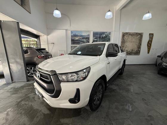 TOYOTA HILUX 2.8 D-4D TURBO DIESEL CD SR 4X4 AUTOMÁTICO